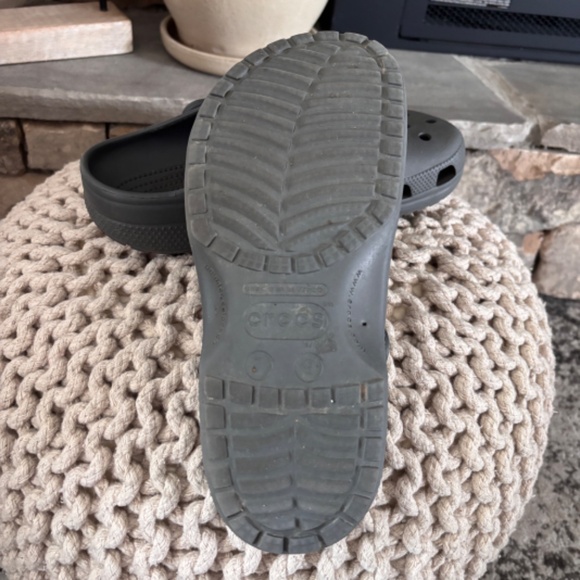 Crocs Men's SZ 7 Gray Classic Clogs - Picture 8 of 11